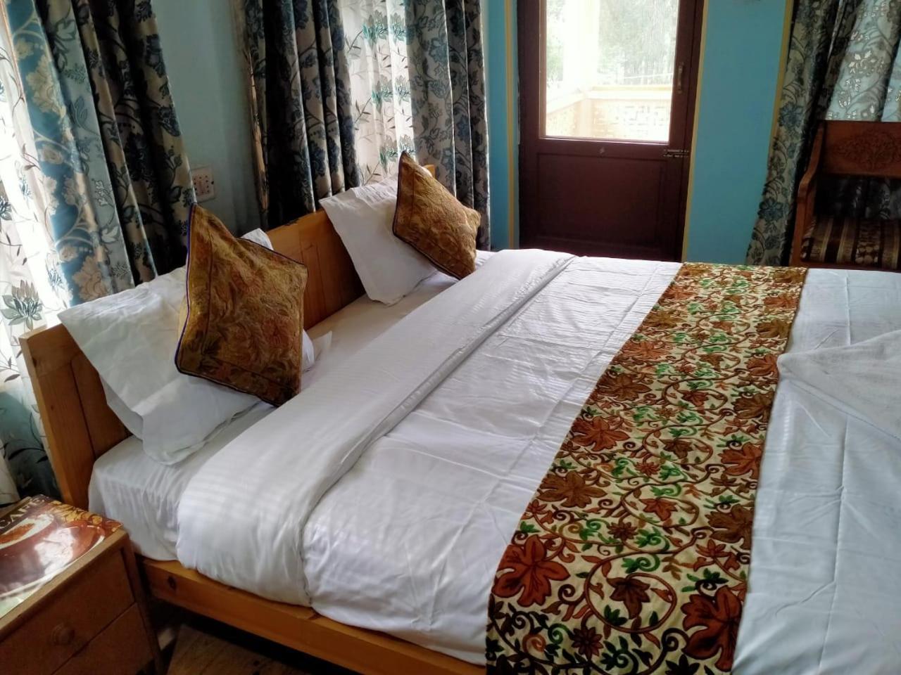 Lamzy Parimahal. Hotel Srinagar  Ngoại thất bức ảnh