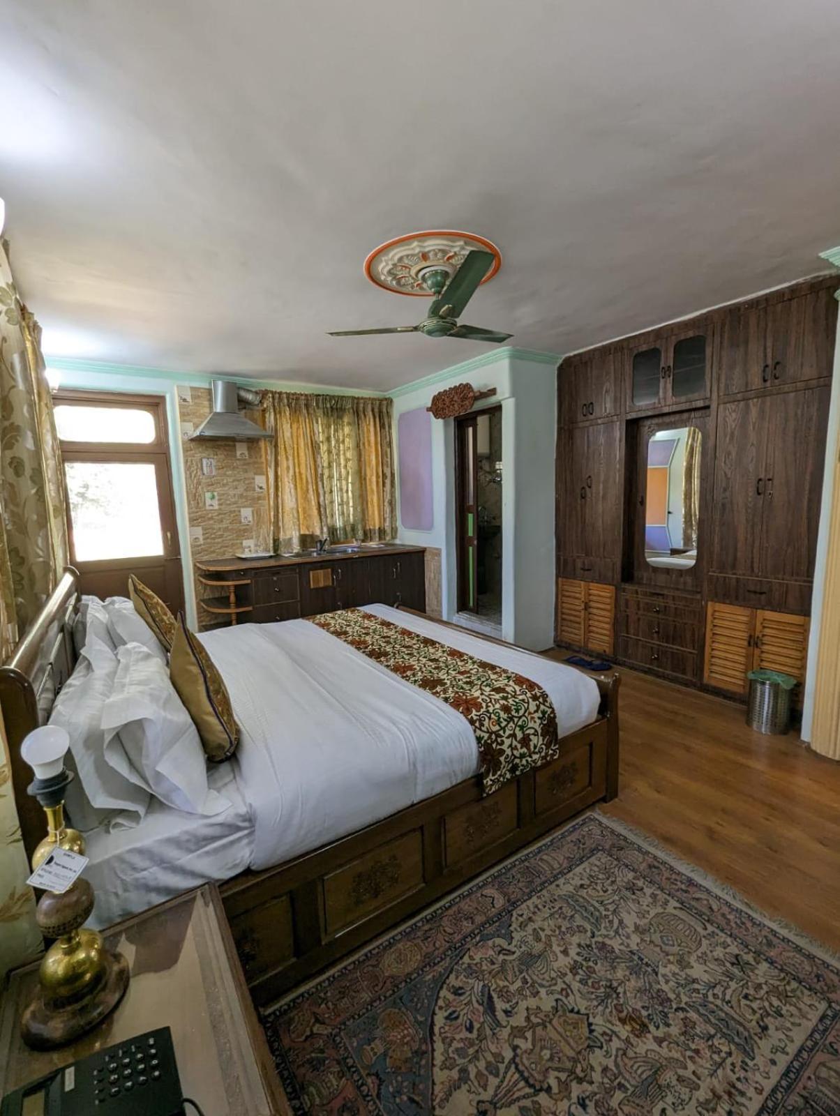 Lamzy Parimahal. Hotel Srinagar  Ngoại thất bức ảnh